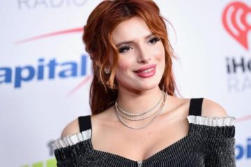 Актерката бара совет: Дали да прави тетоважа на градите?