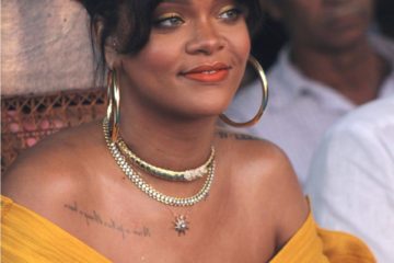 Ријана во жолт фустан на Hellessy пролет присуствуваше на церемонијата во Барбадос