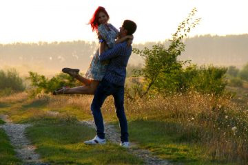 ВИДЕО: Момчиња ги изненадуваат своите девојки!