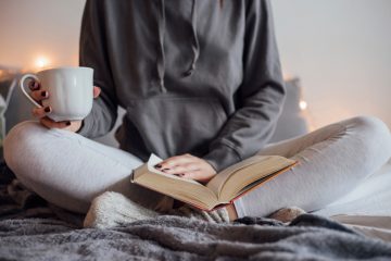 Смирувајте се со книгите без лекарства, читањето враќа хармонија.