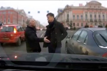 Доколку вашиот пат е во Русија тогаш пазете се од ваквите возачи. (ВИДЕО)