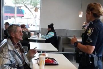 Бездомник избркан од McDonalds.